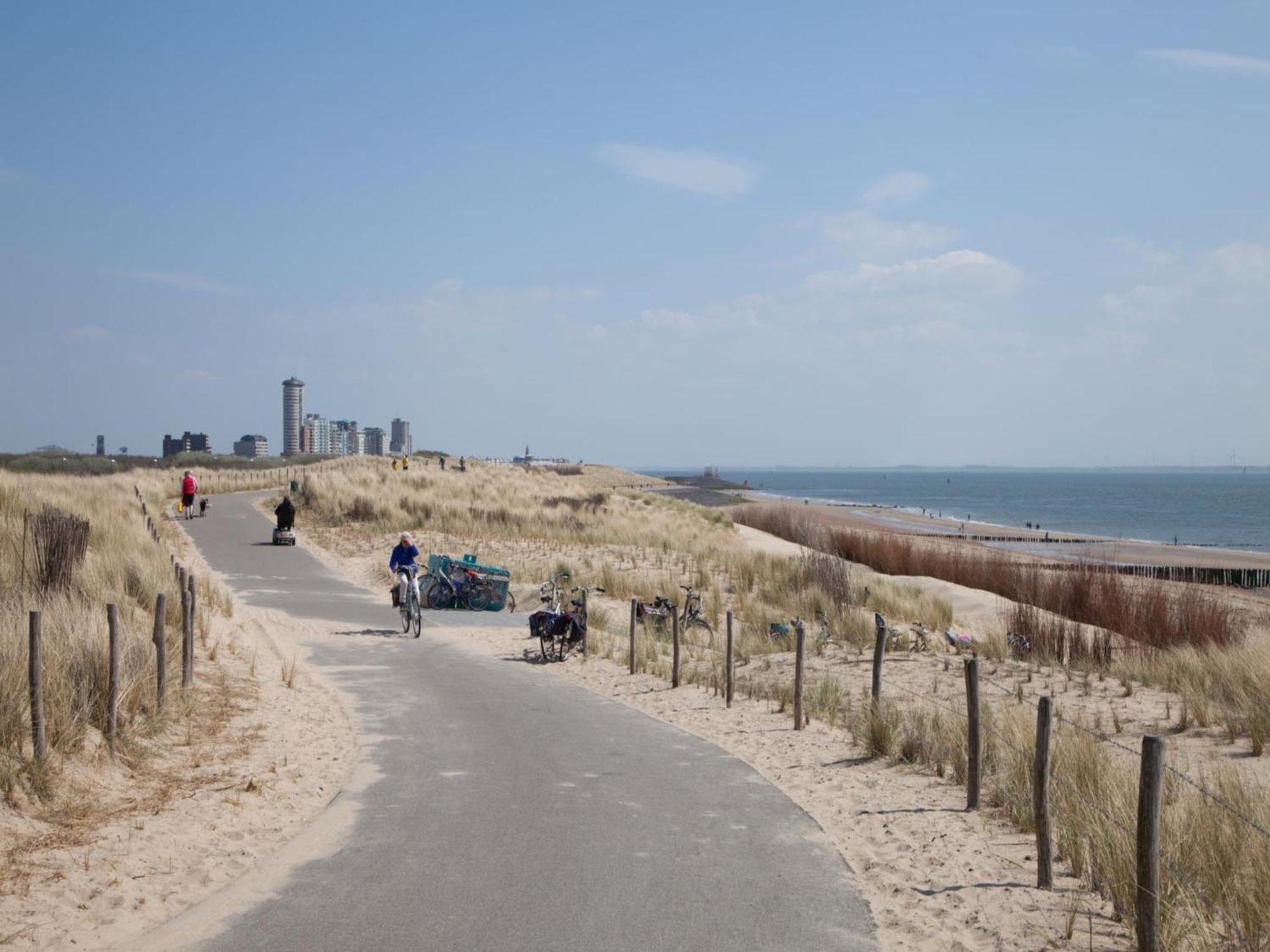 Attractive Apartment Near Vlissingen Beach エクステリア 写真